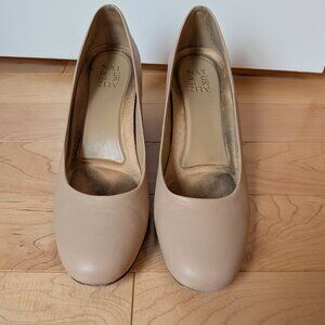 Naturalizer Womens Whitney Pump Heel Taupe Leather